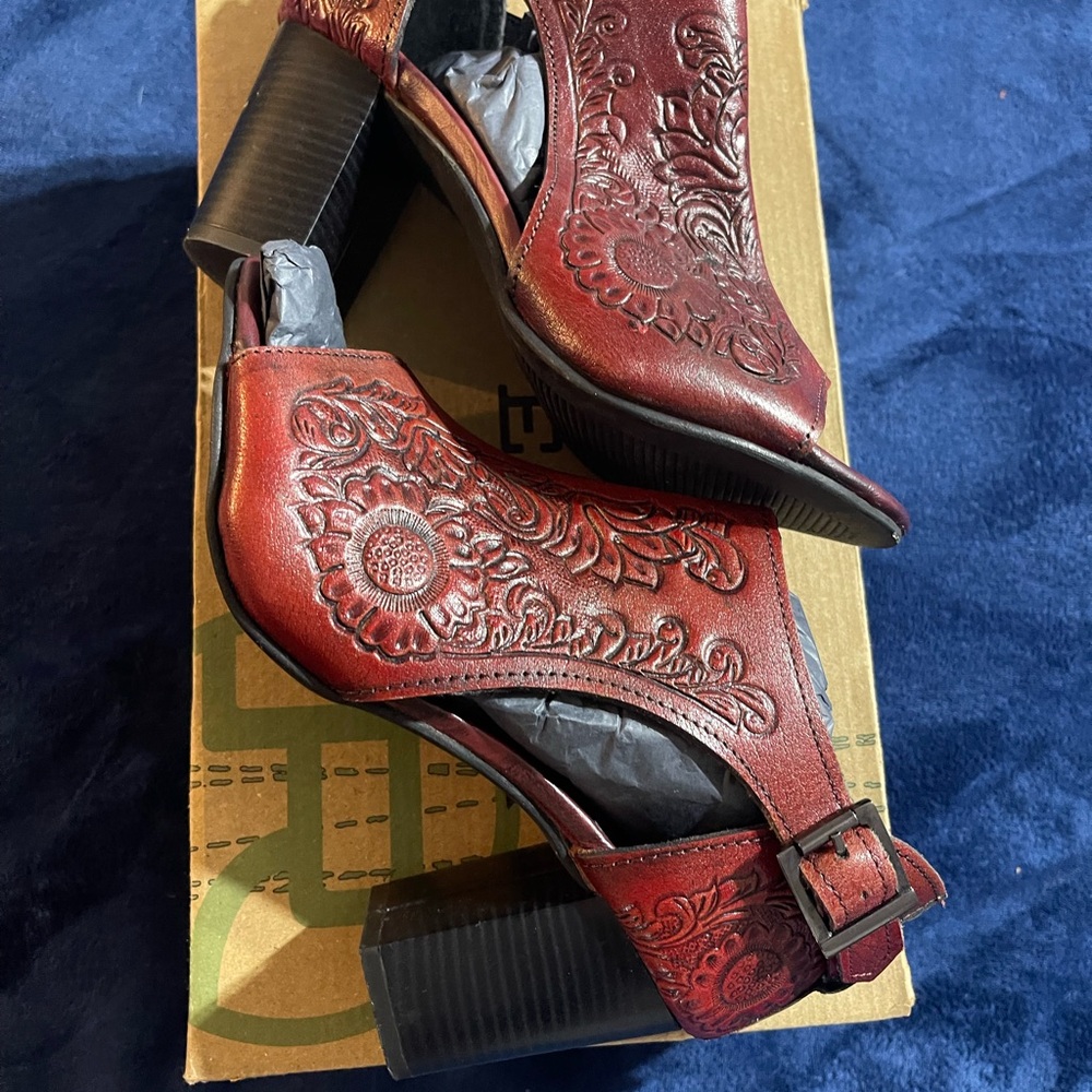 Roper Elegant Brown Leather Embossed Women's Shoes